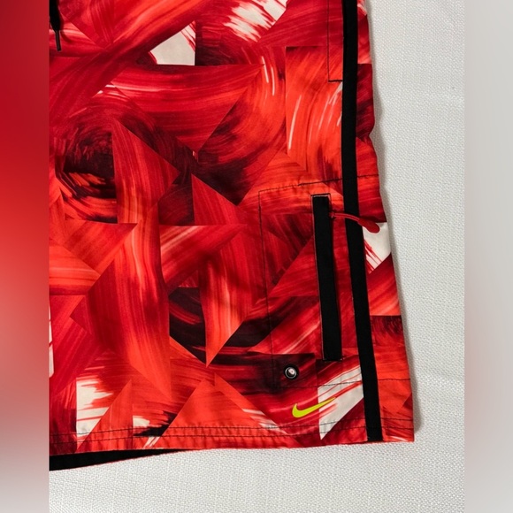 Nike Men’s Swim Trunks Board Shorts Red Black Abstract Size XL - Picture 3 of 13